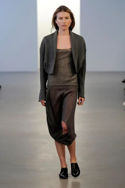 Look 10